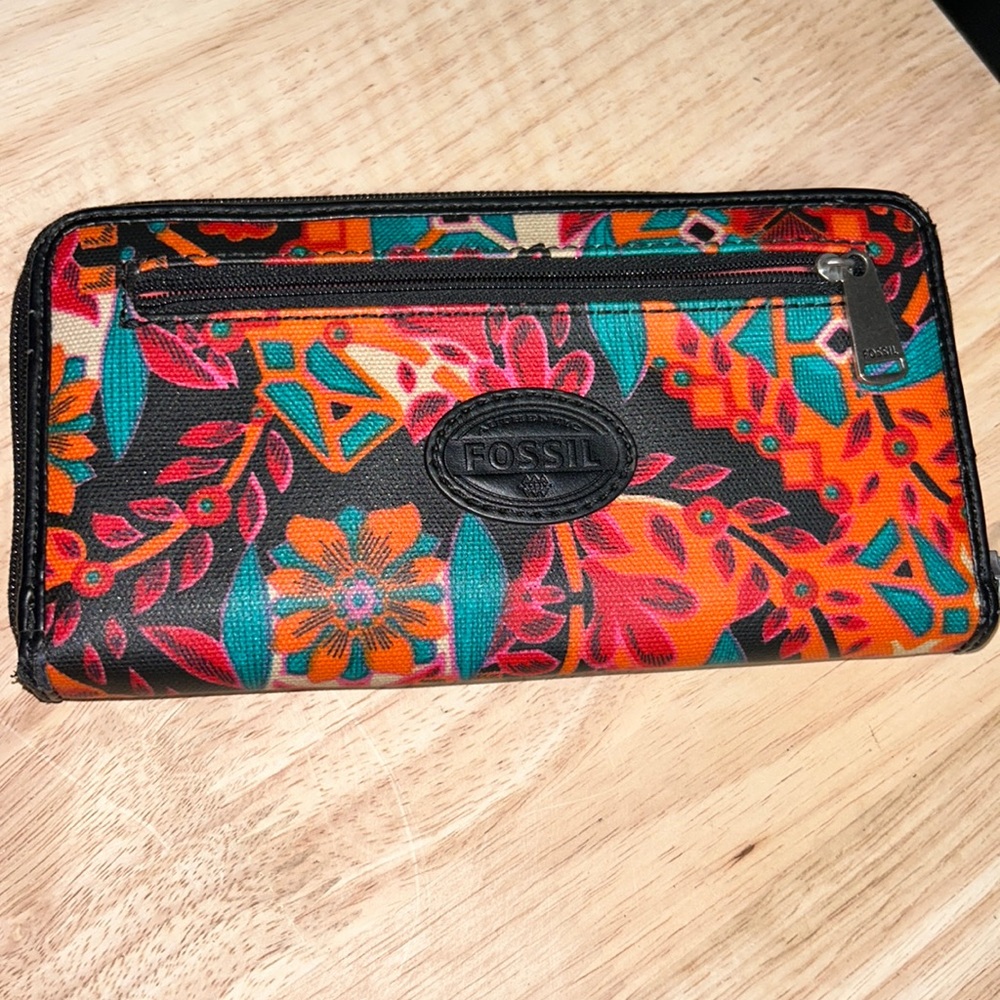 Fossil Floral Print Wallet NWOT